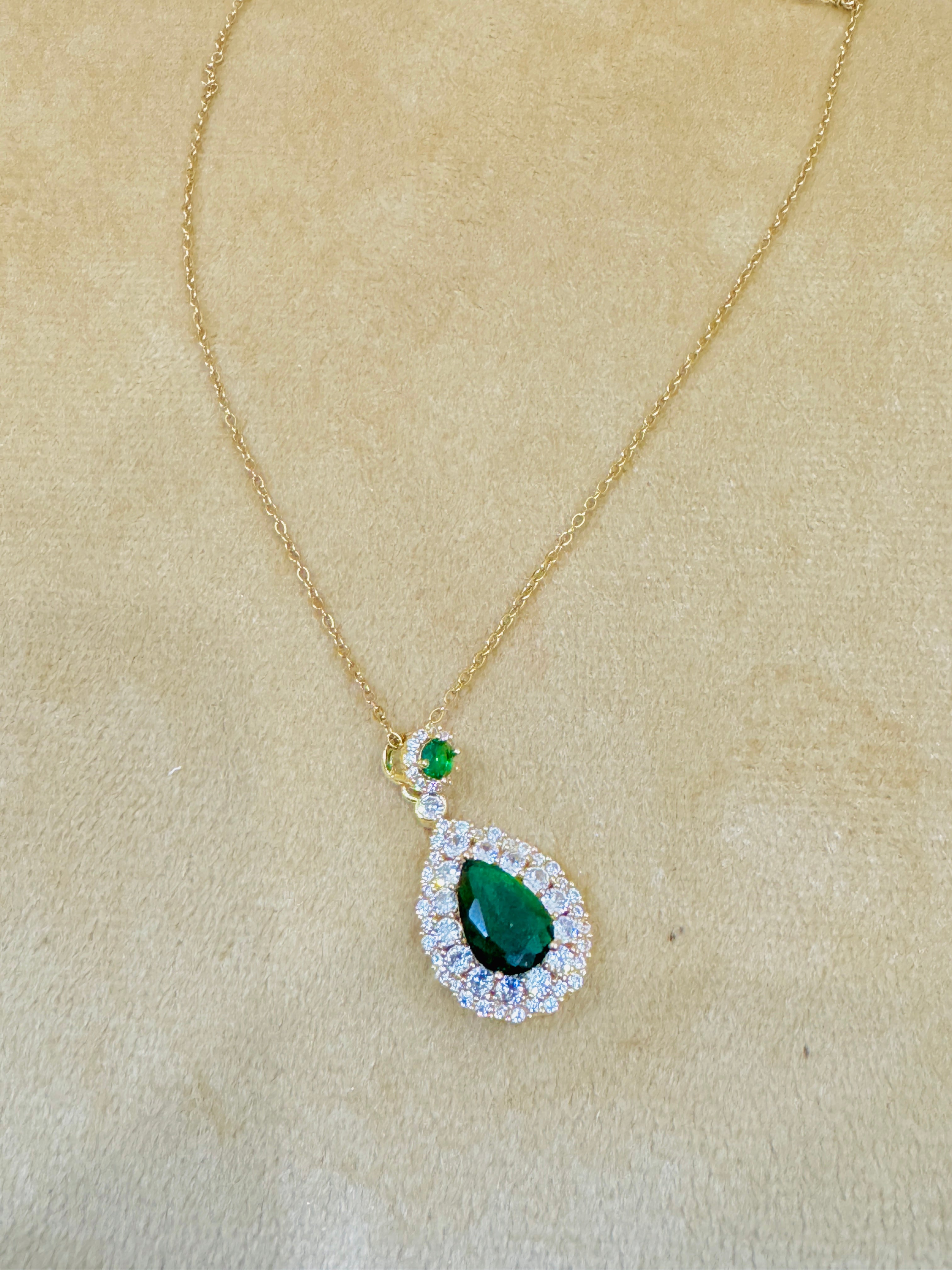Luxury Emerald Green Teardrop Necklace – Gold Plated Pendant for Bridal & Festive Wea