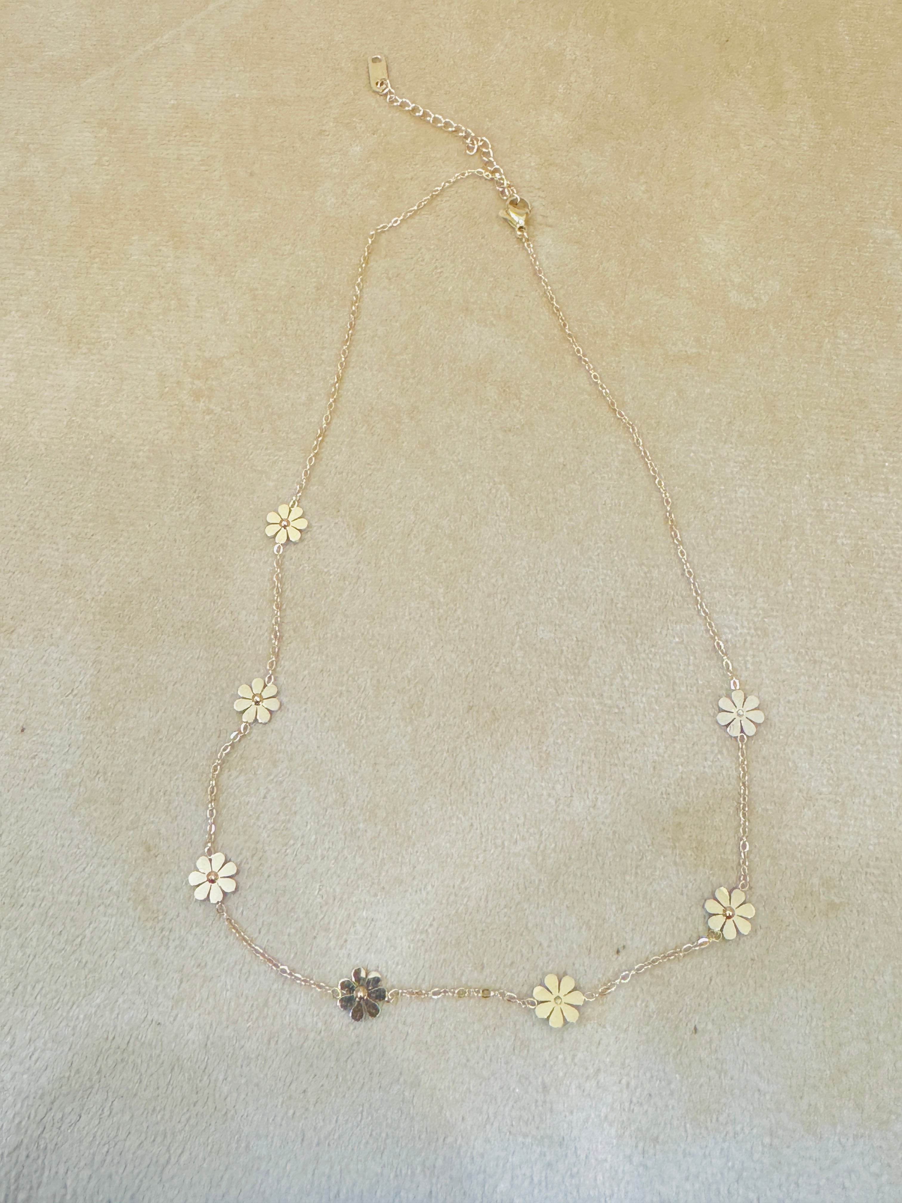 Gold Plated Daisy Chain Necklace β Handcrafted Floral Charm for Cute Daily & Festive Wear