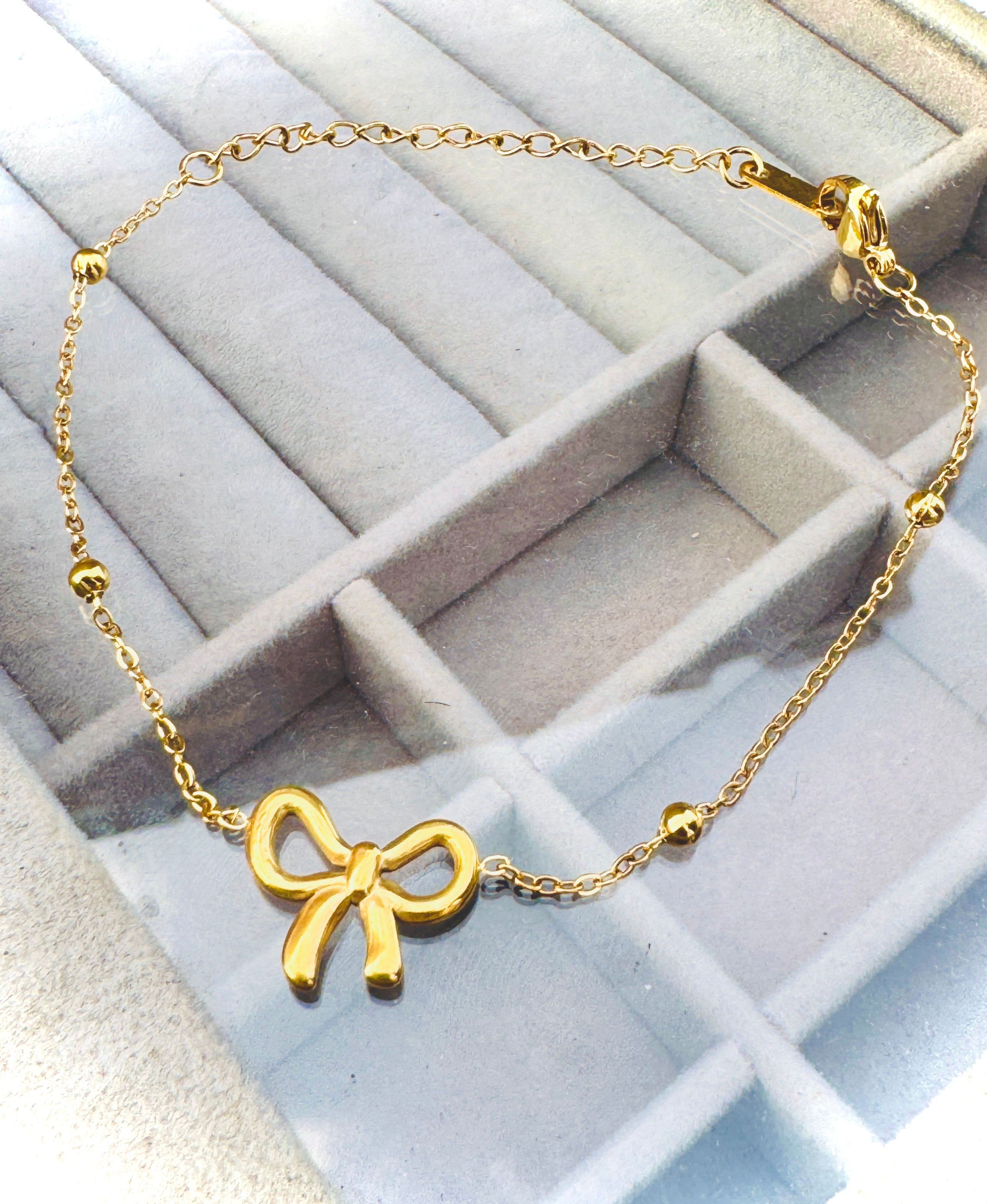 Charming Gold-Plated Bow Bracelet โ Elegant & Feminine Daily Wear