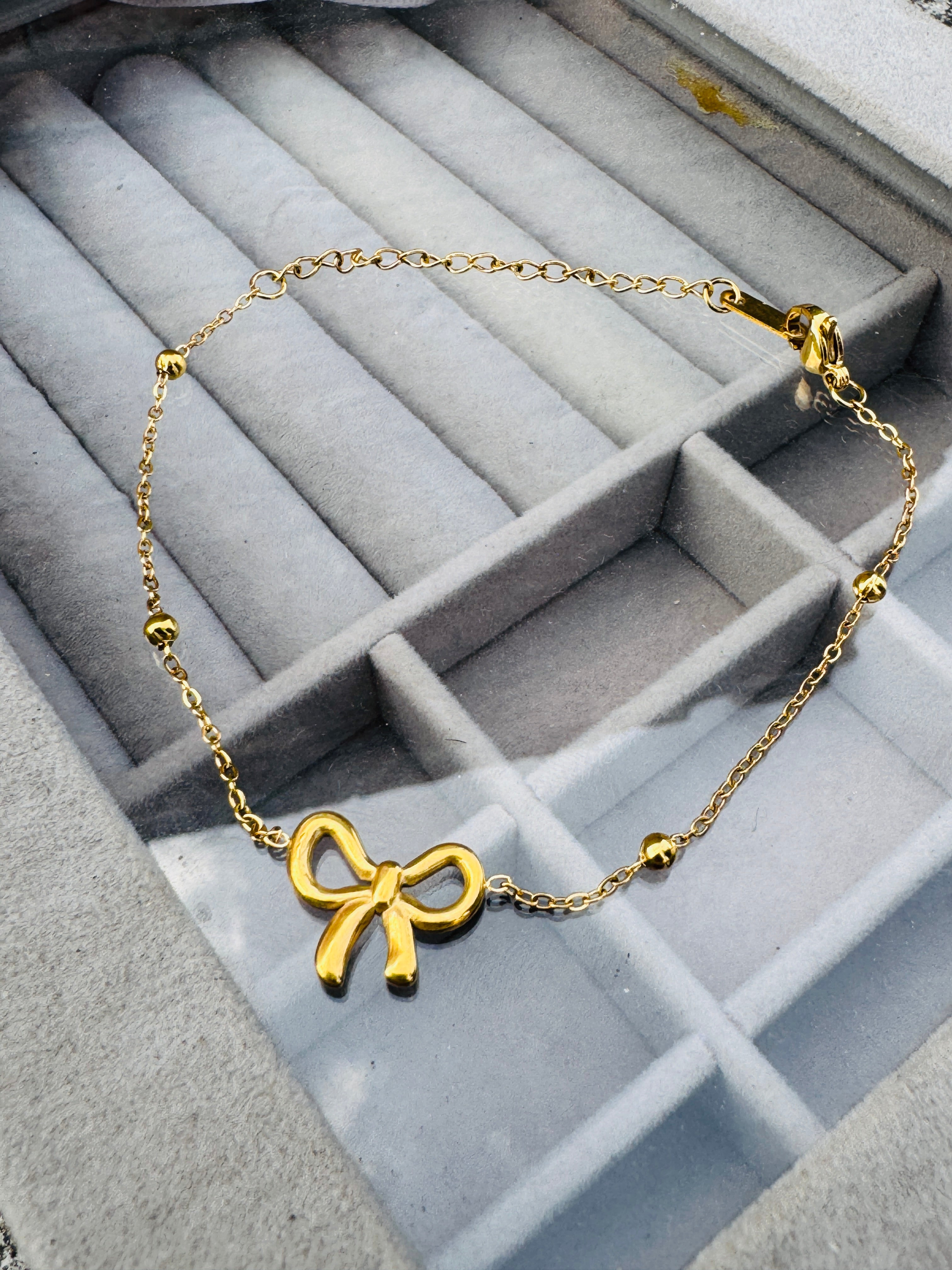 Charming Gold-Plated Bow Bracelet โ Elegant & Feminine Daily Wear