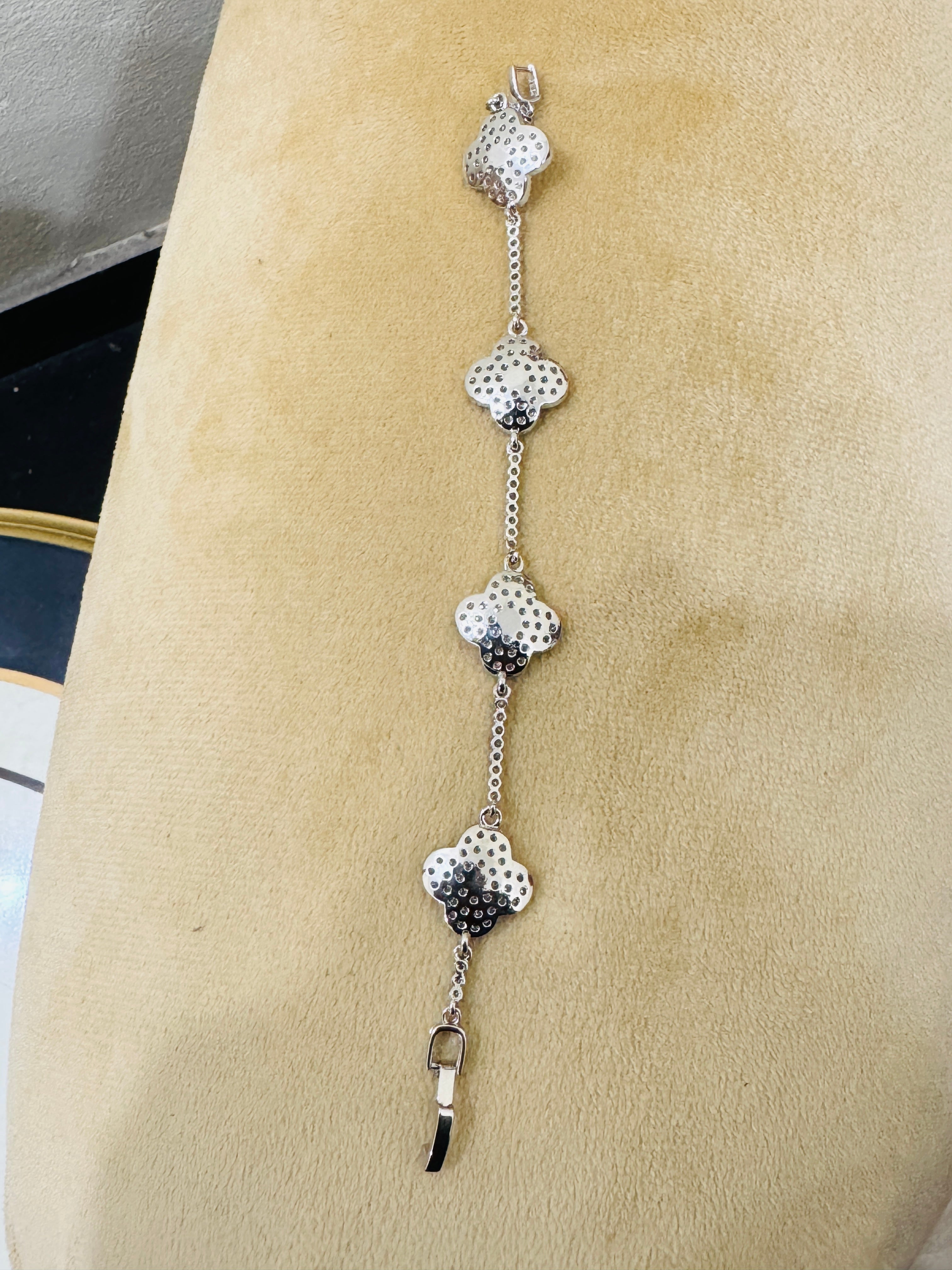Stylish Silver-Plated Clover Bracelet β Modern & Elegant Daily Wear
