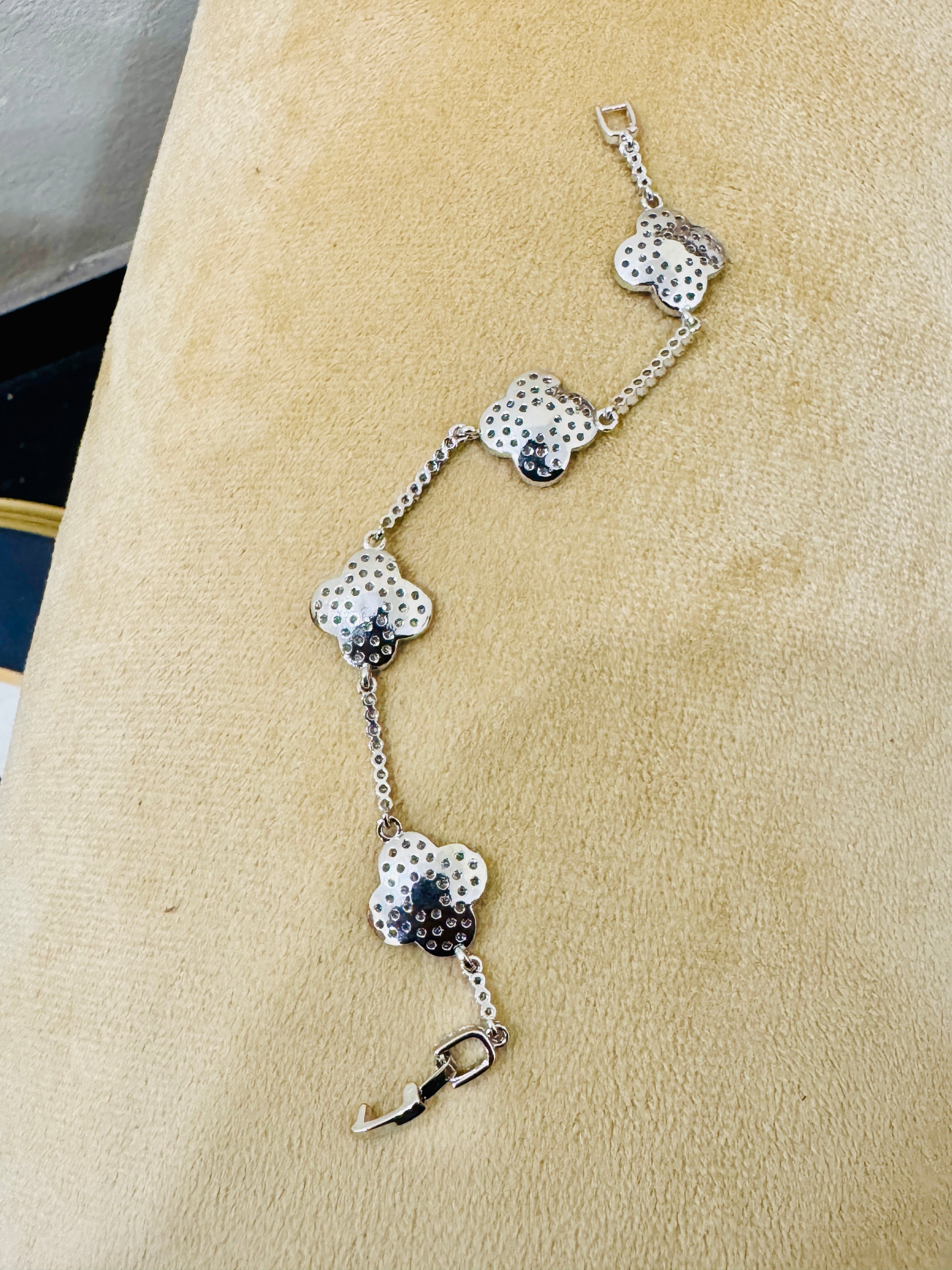 Stylish Silver-Plated Clover Bracelet β Modern & Elegant Daily Wear