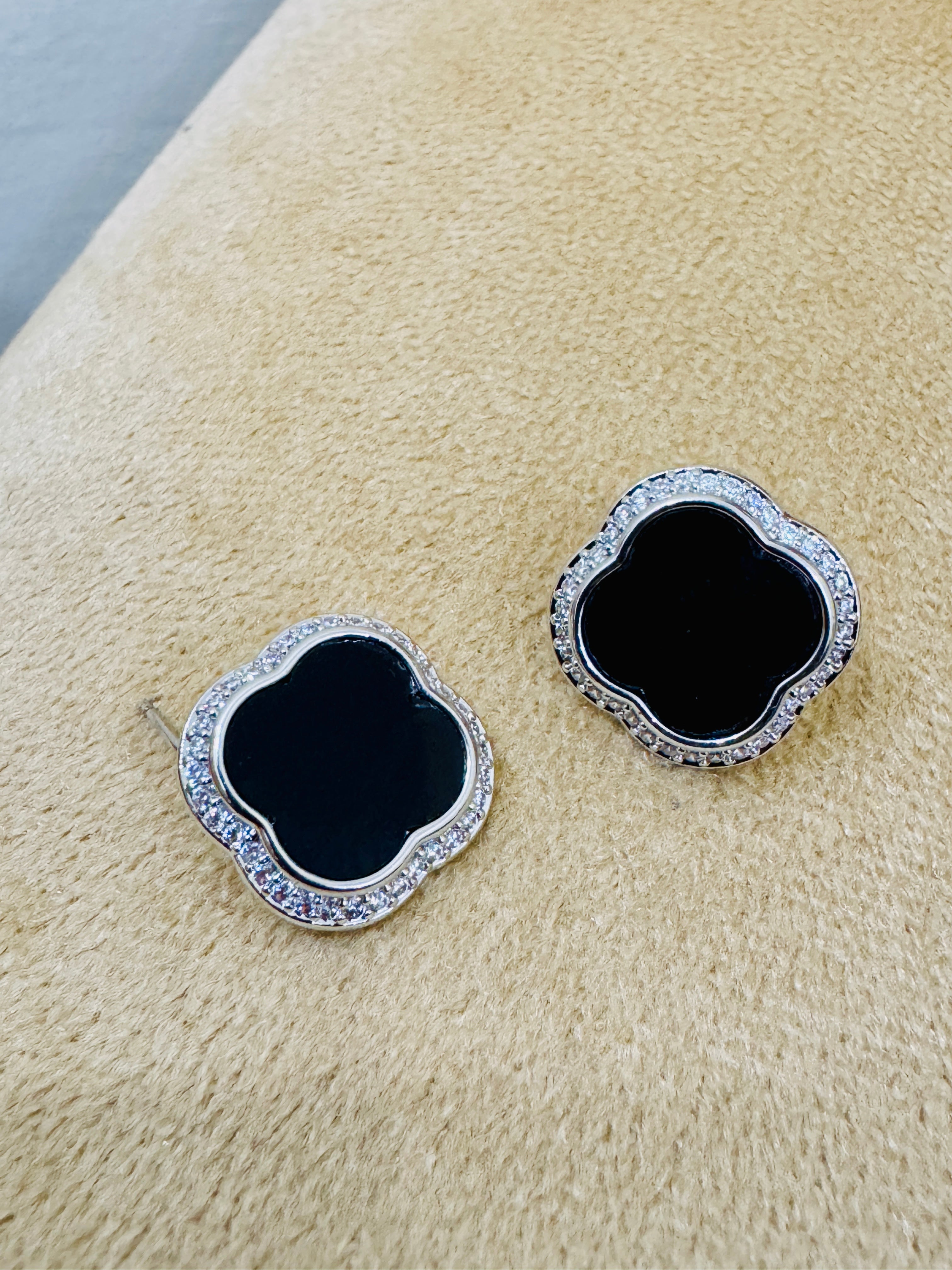 Silver-Plated Black Clover Stud Earrings โ Elegant Daily & Festive Wear