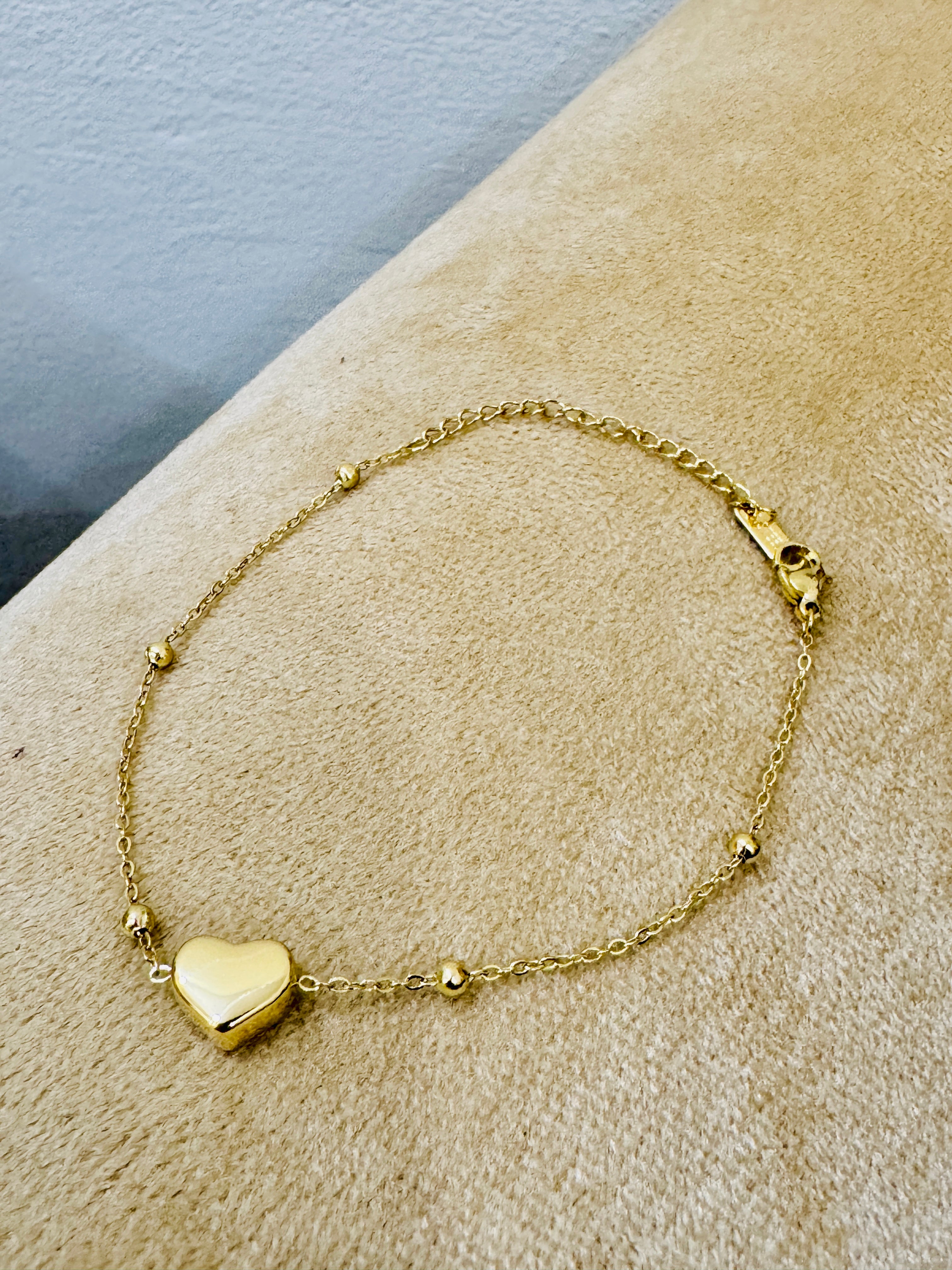 Gold-Plated Heart Charm Bracelet β Elegant & Romantic Daily Wear
