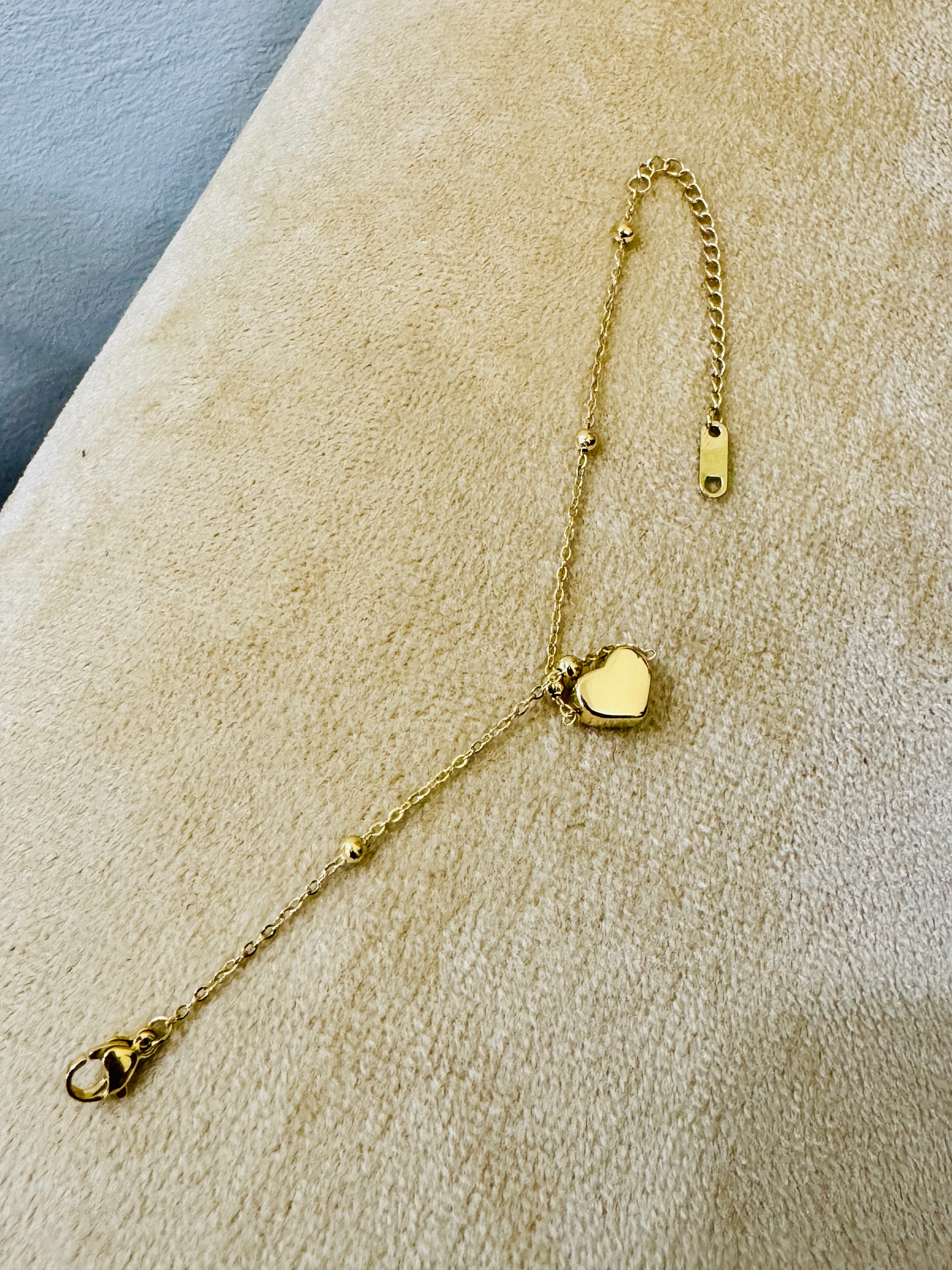 Gold-Plated Heart Charm Bracelet β Elegant & Romantic Daily Wear