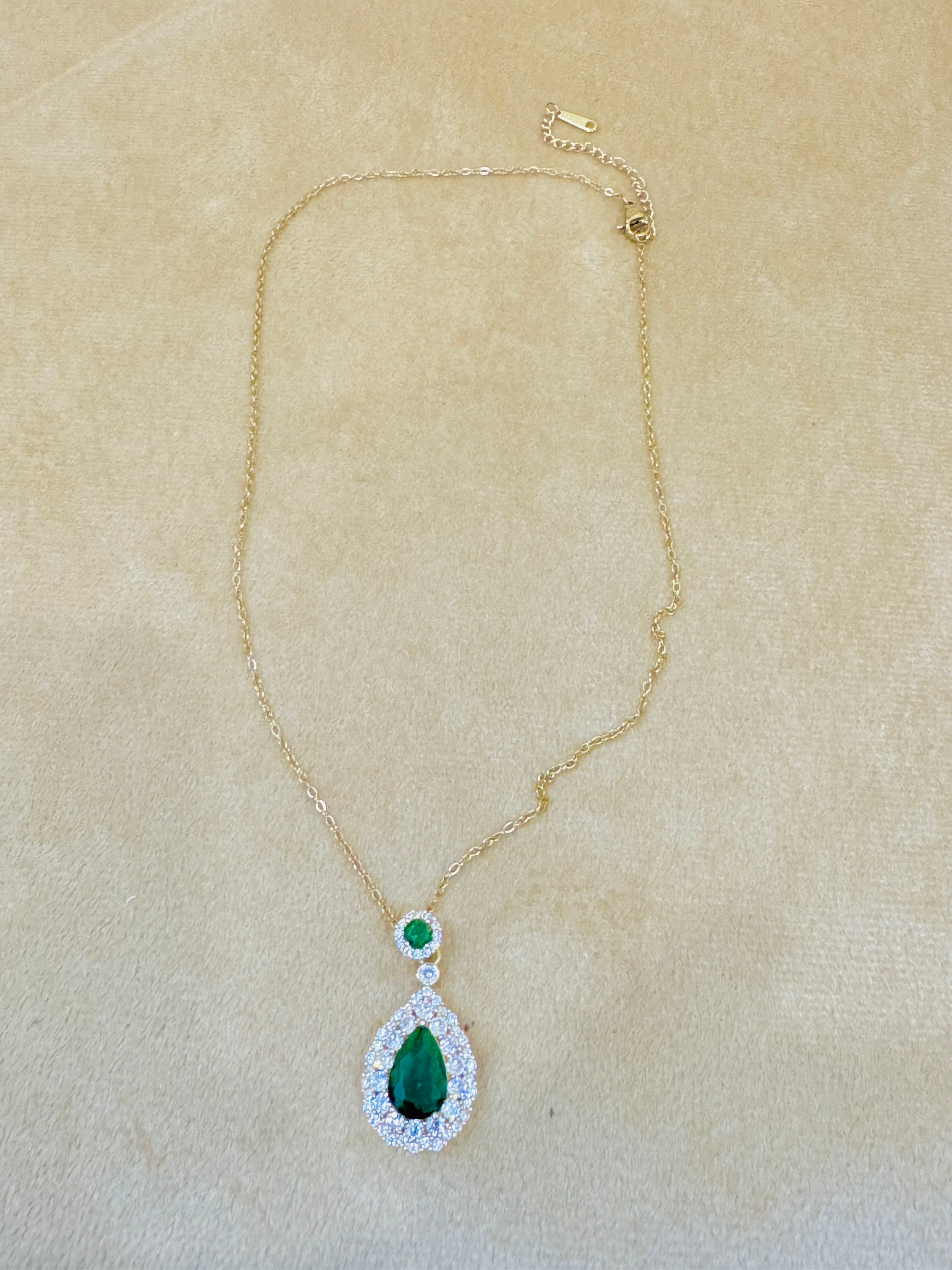 Luxury Emerald Green Teardrop Necklace – Gold Plated Pendant for Bridal & Festive Wea