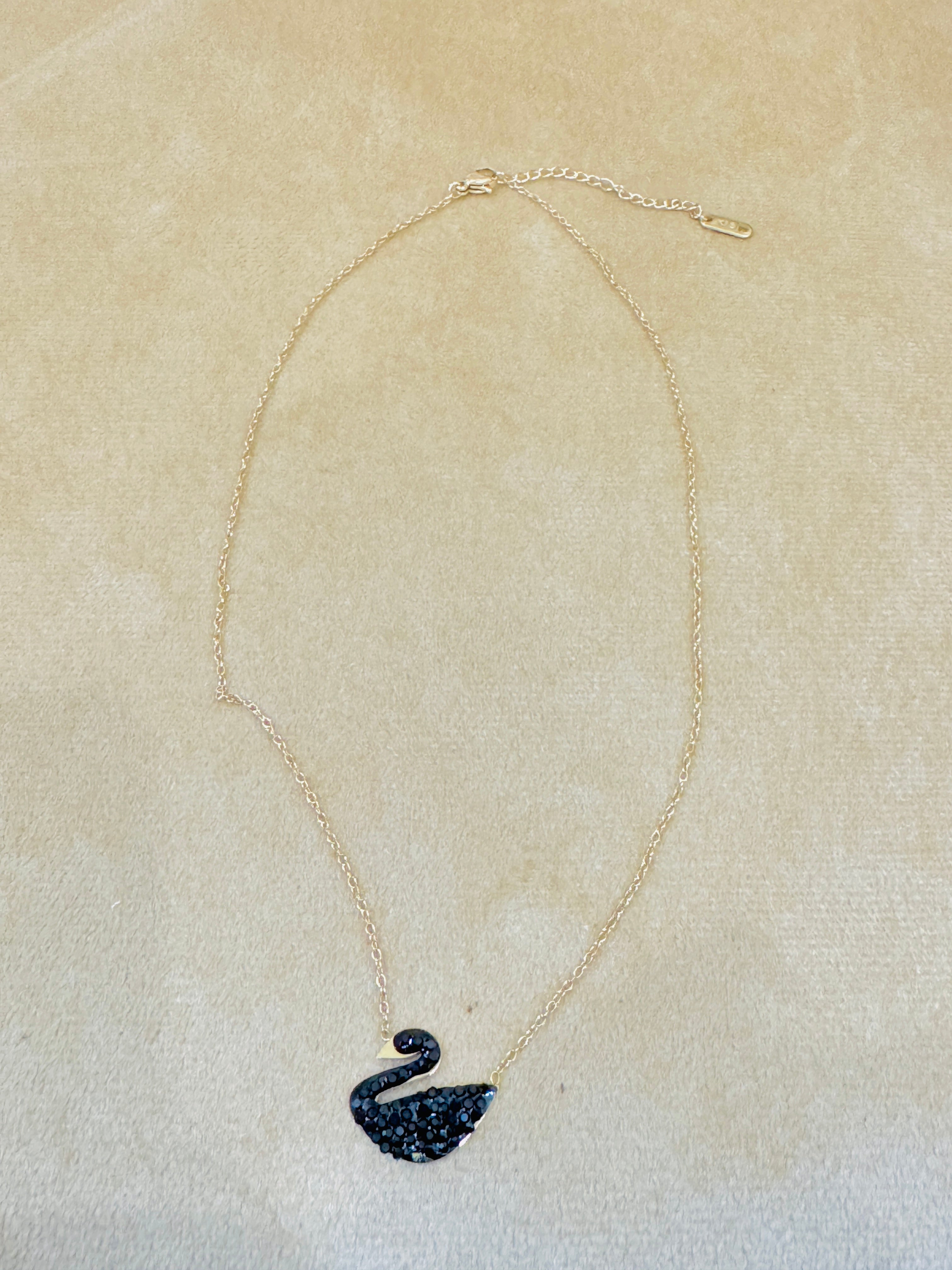 Elegant Black Swan Pendant Necklace – Gold Plated Charm for Modern & Classy Look