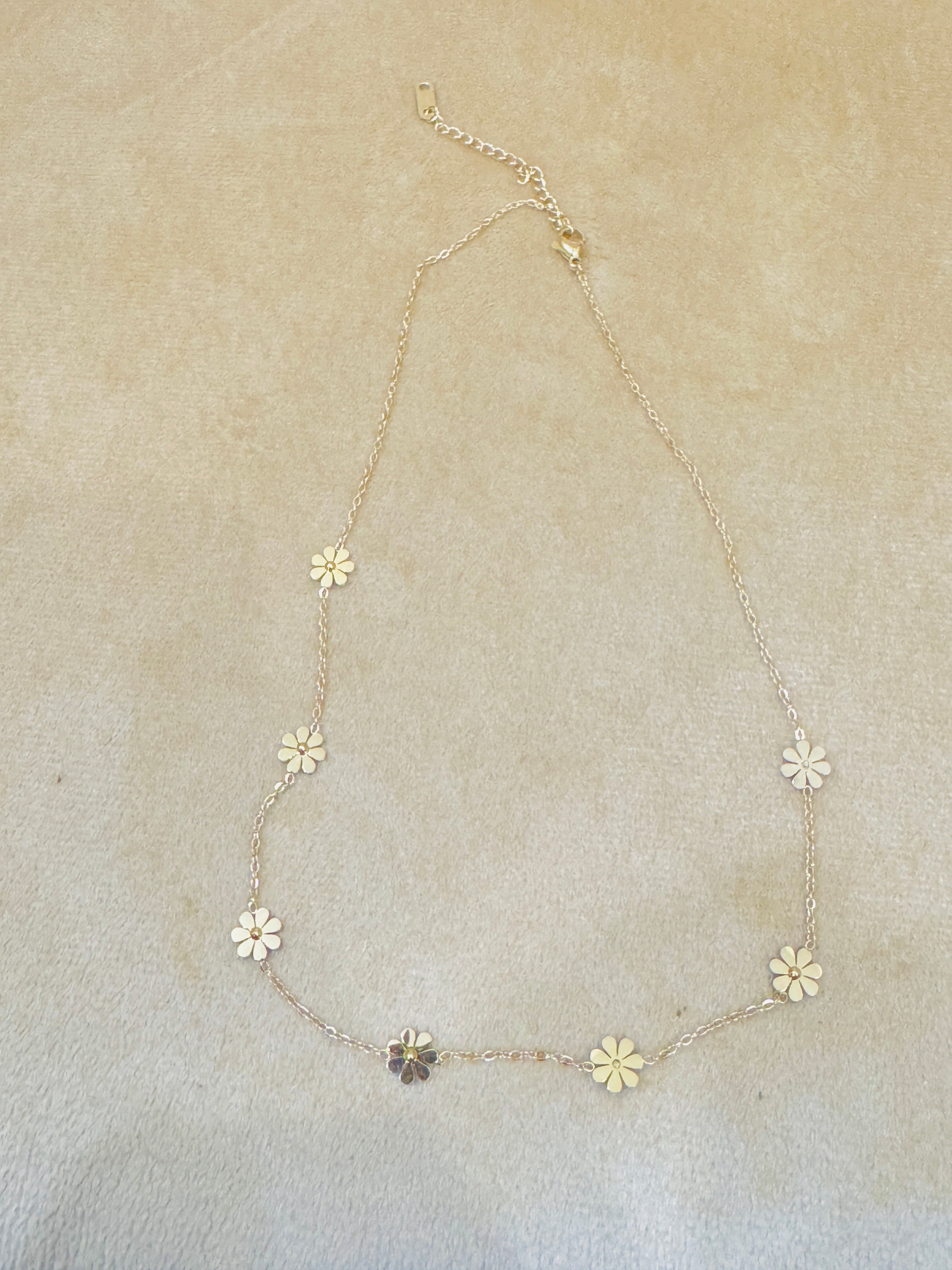 Gold Plated Daisy Chain Necklace – Handcrafted Floral Charm for Cute Daily & Festive Wear