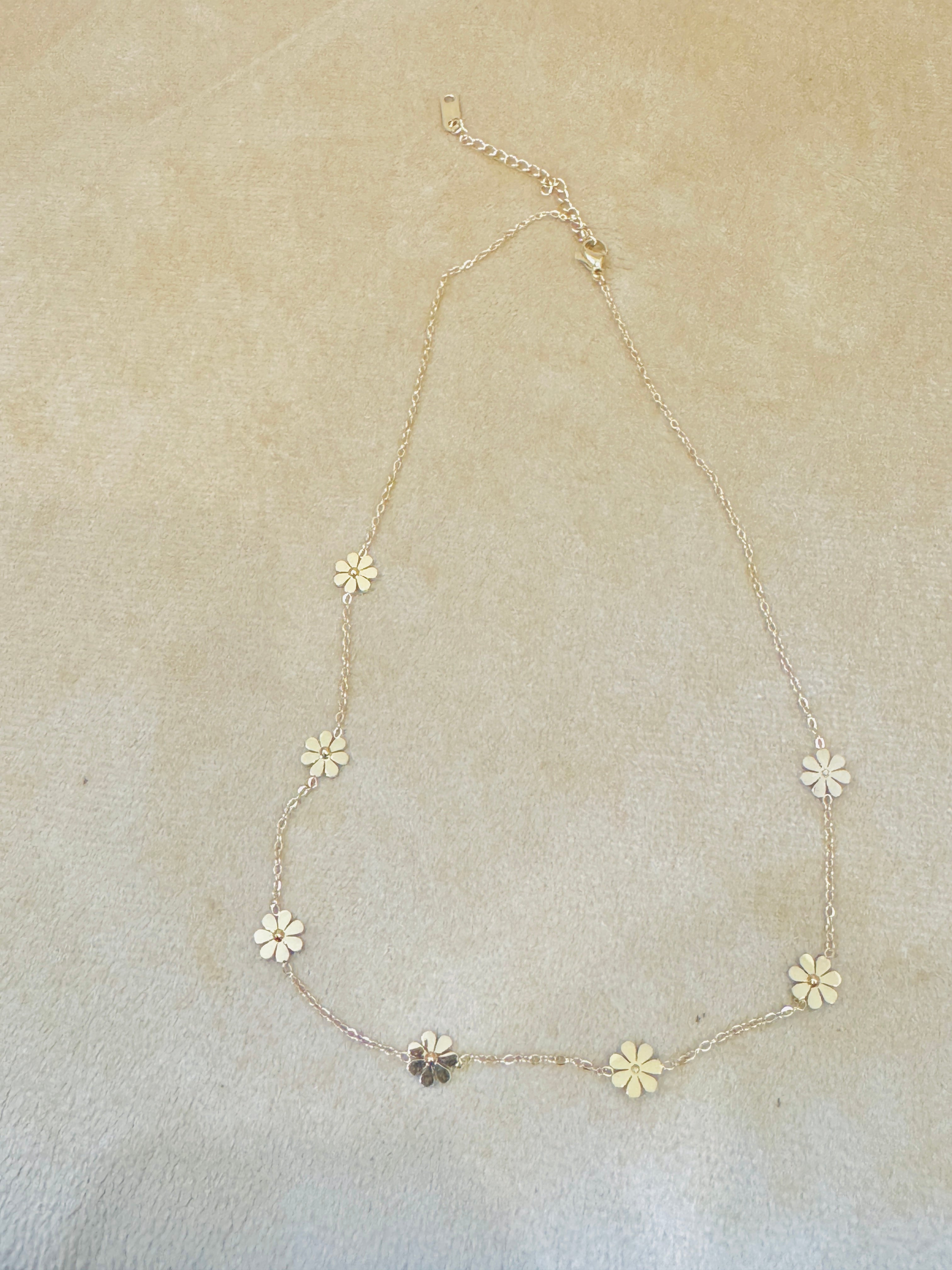 Gold Plated Daisy Chain Necklace – Handcrafted Floral Charm for Cute Daily & Festive Wear