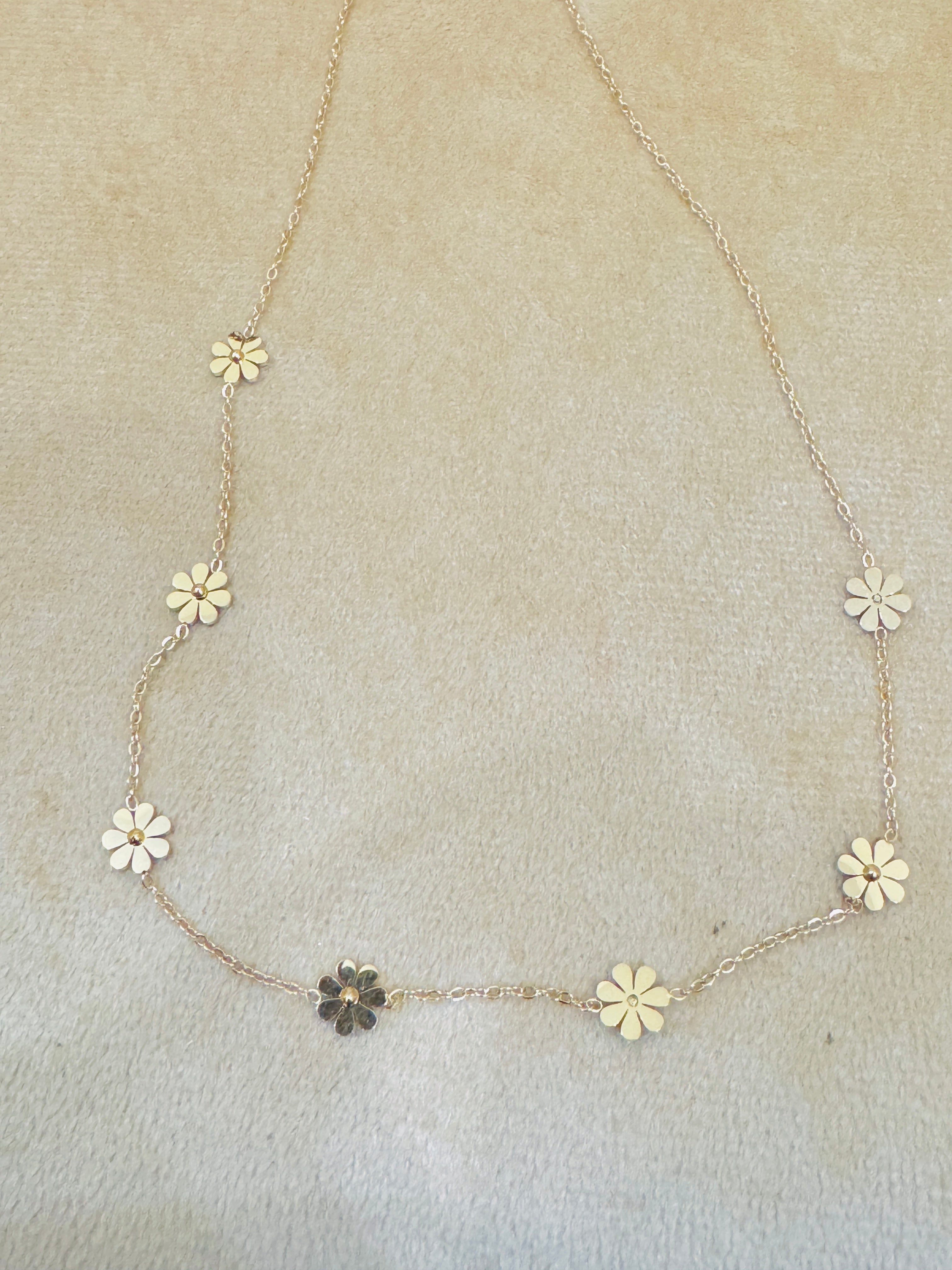 Gold Plated Daisy Chain Necklace – Handcrafted Floral Charm for Cute Daily & Festive Wear