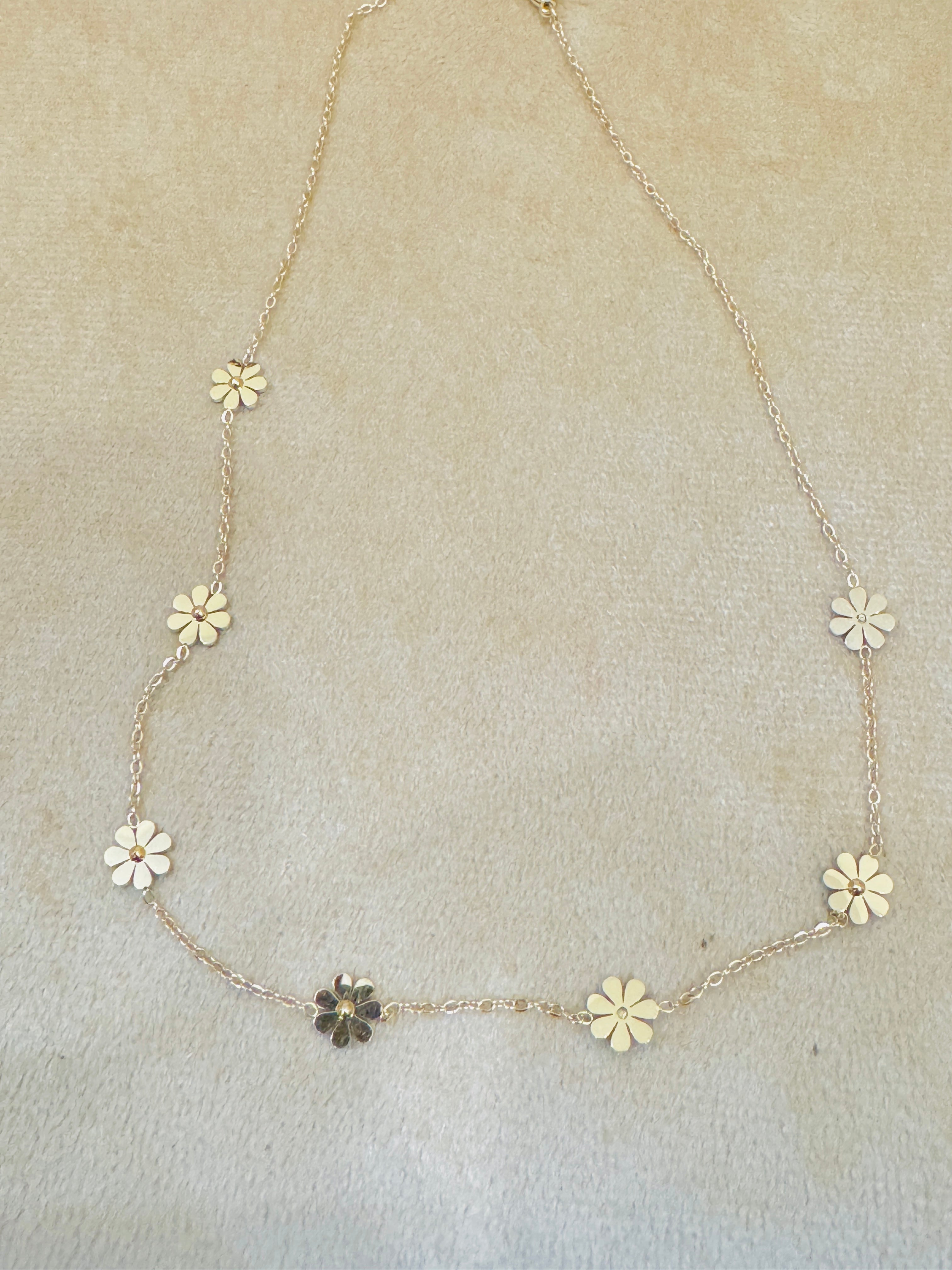Gold Plated Daisy Chain Necklace – Handcrafted Floral Charm for Cute Daily & Festive Wear