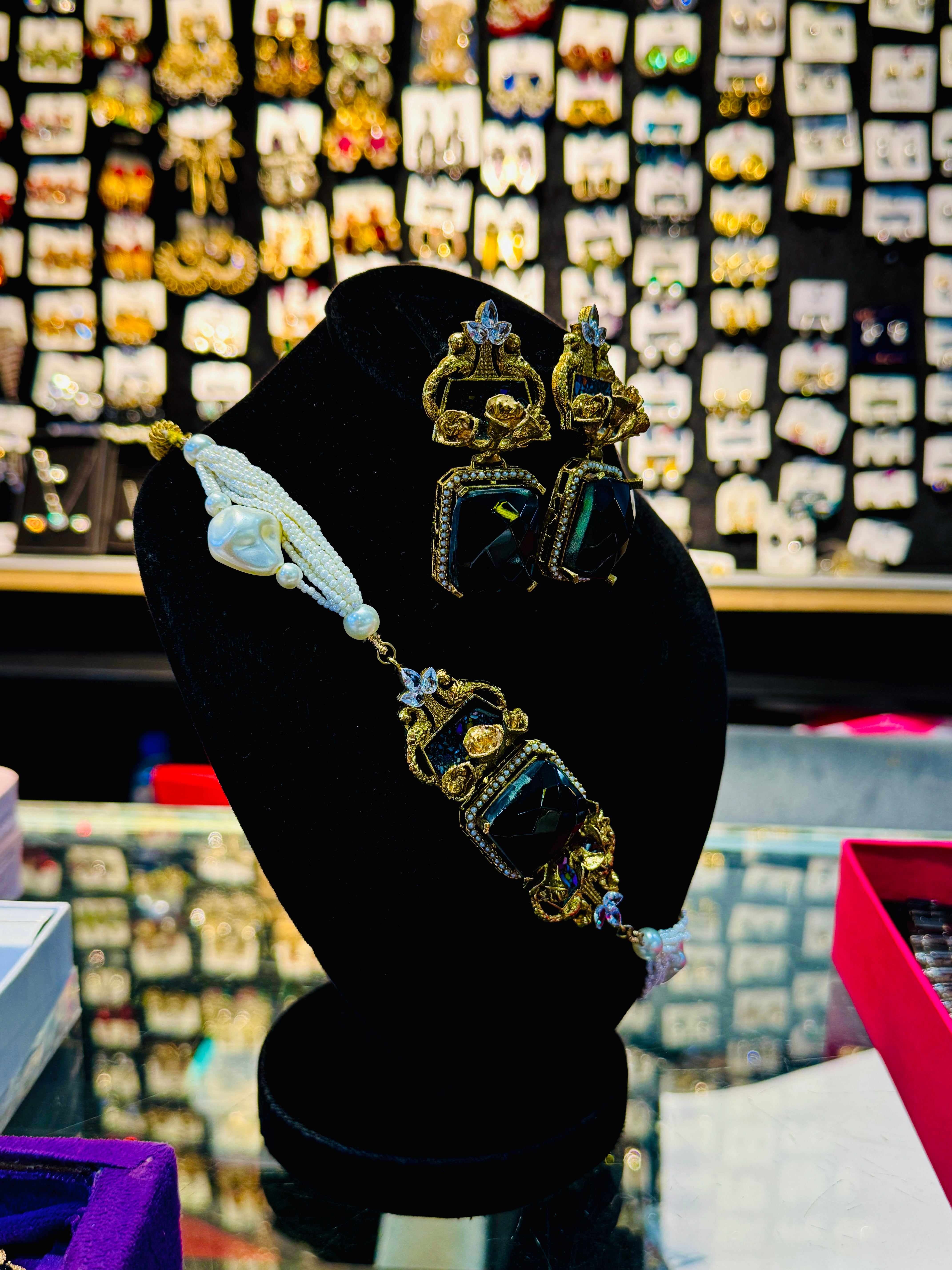 Antique Gold-Plated Black Stone Bridal Set – Pearl Strand Necklace & Earrings