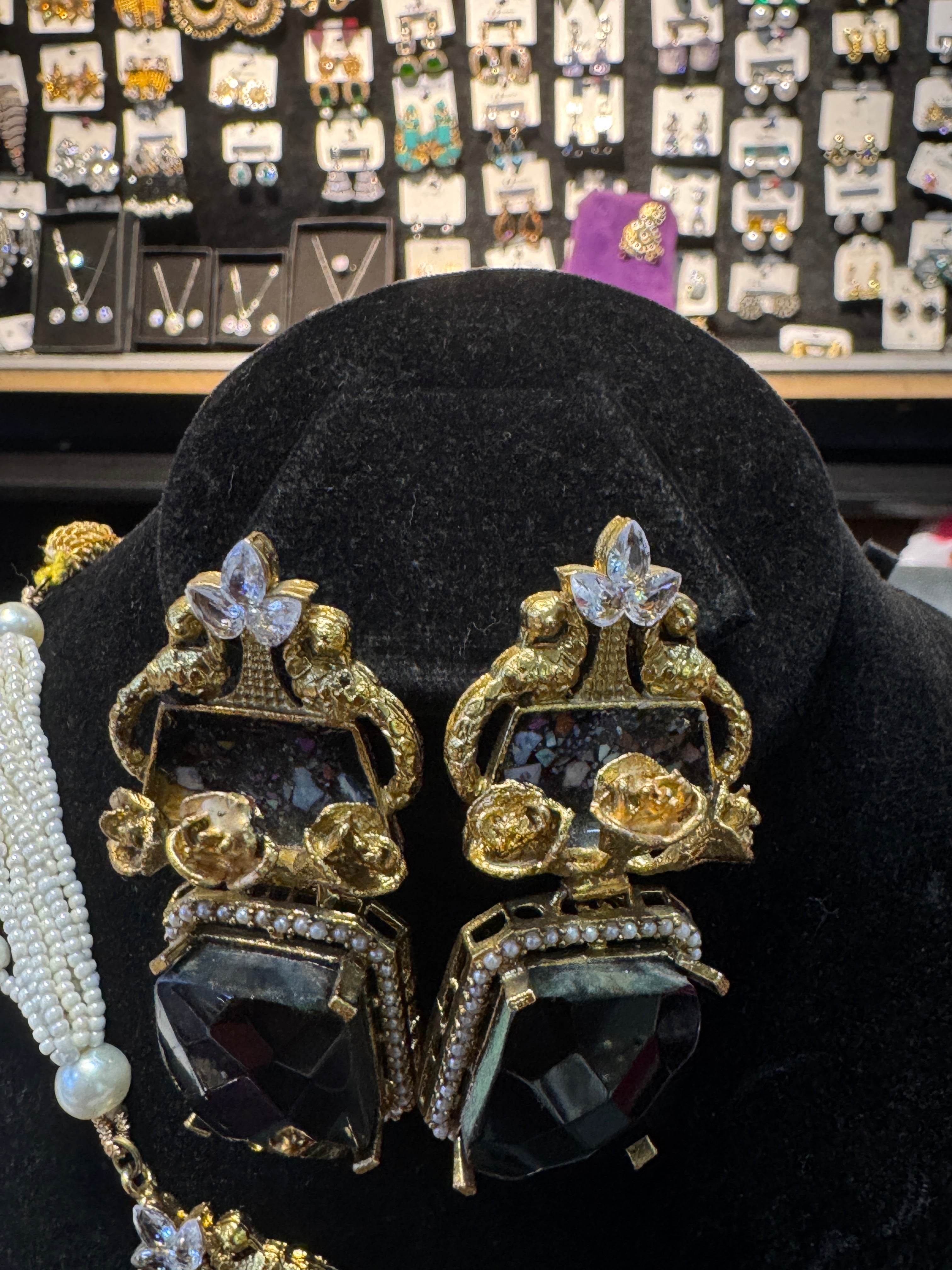 Antique Gold-Plated Black Stone Bridal Set – Pearl Strand Necklace & Earrings