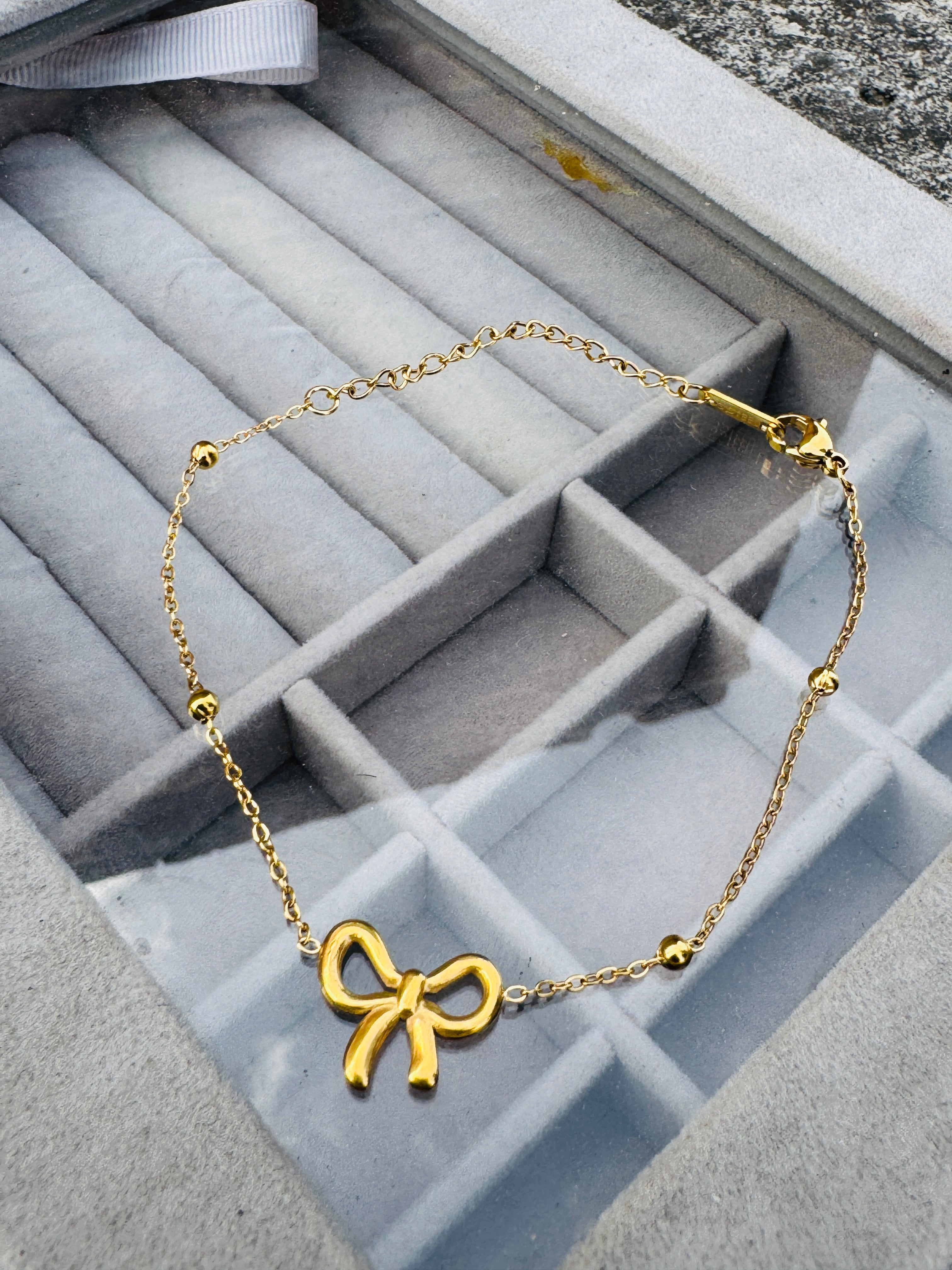 Charming Gold-Plated Bow Bracelet – Elegant & Feminine Daily Wear
