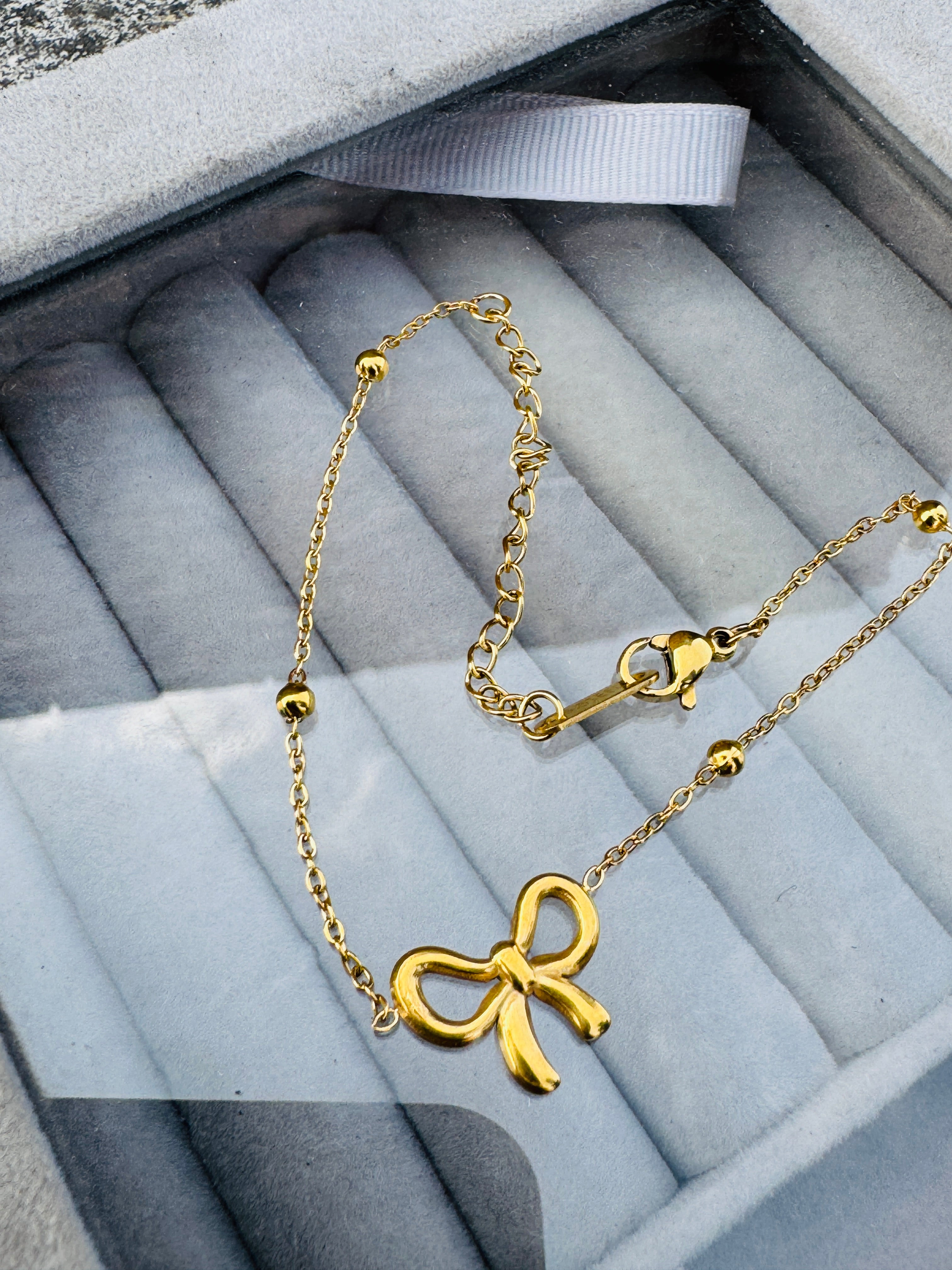 Charming Gold-Plated Bow Bracelet – Elegant & Feminine Daily Wear