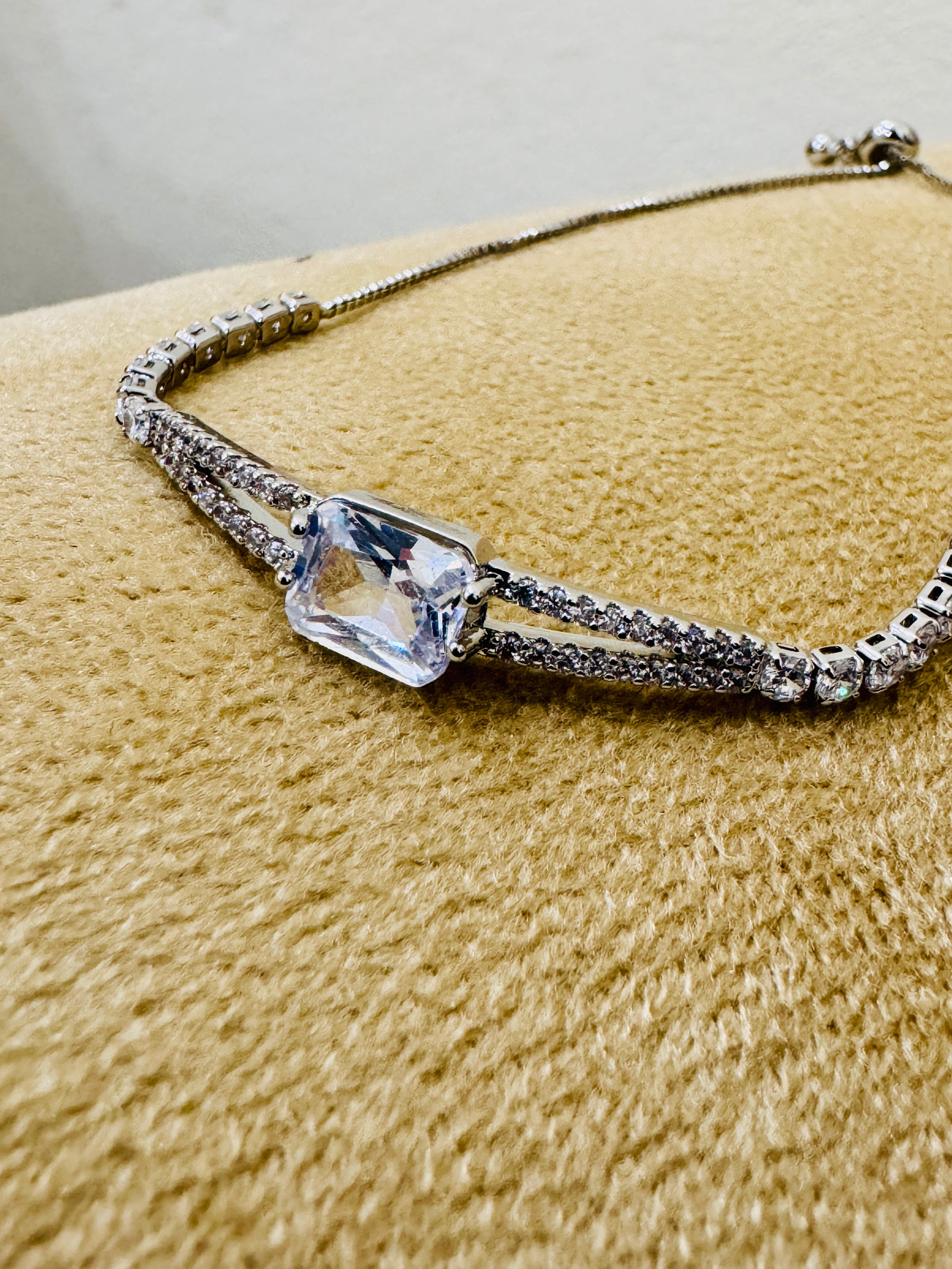 Premium Silver-Plated Crystal Bracelet – Elegant Party & Formal Wear